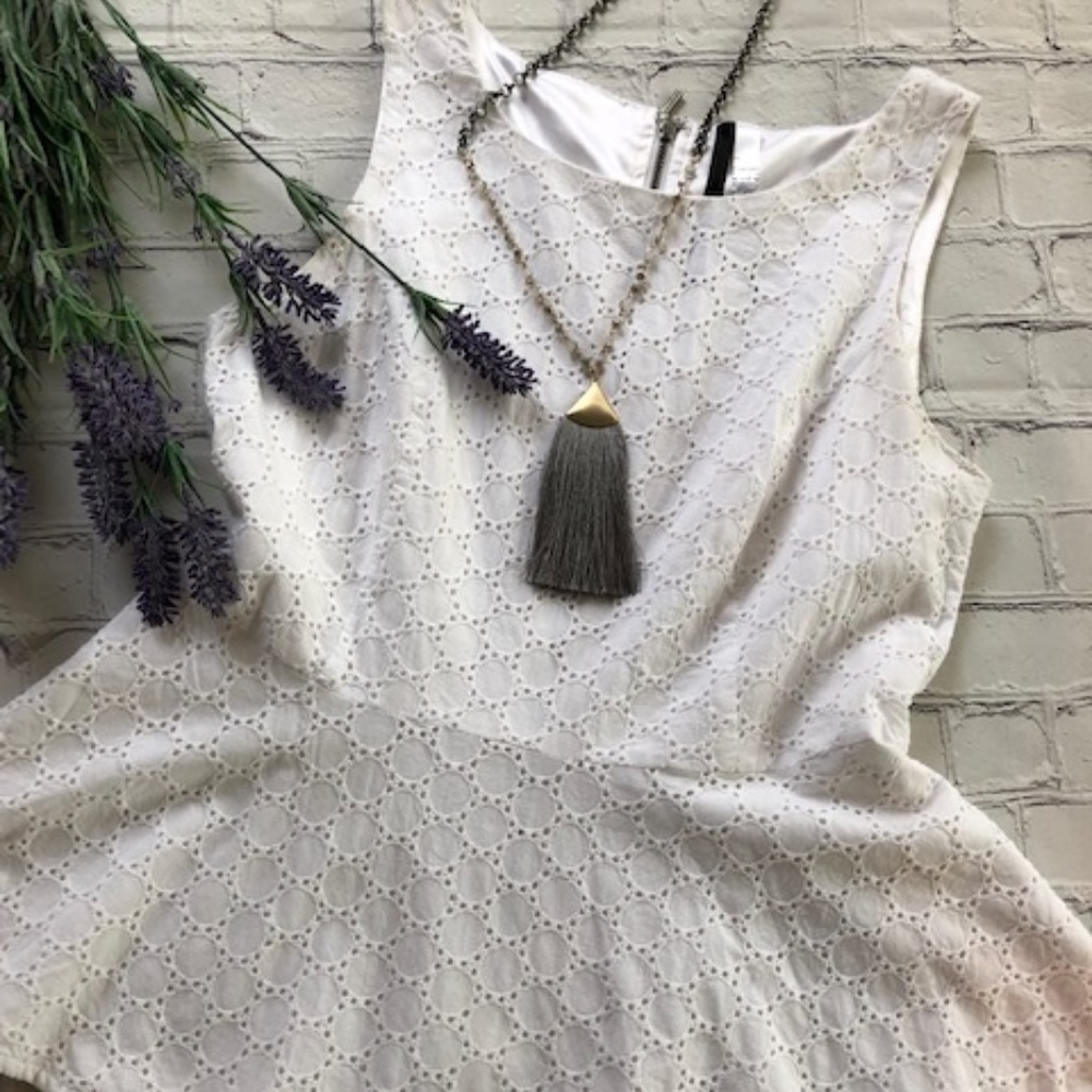 🍀 Kenzie White Dot Eyelit Peplum top, Sz S. Cute summer top